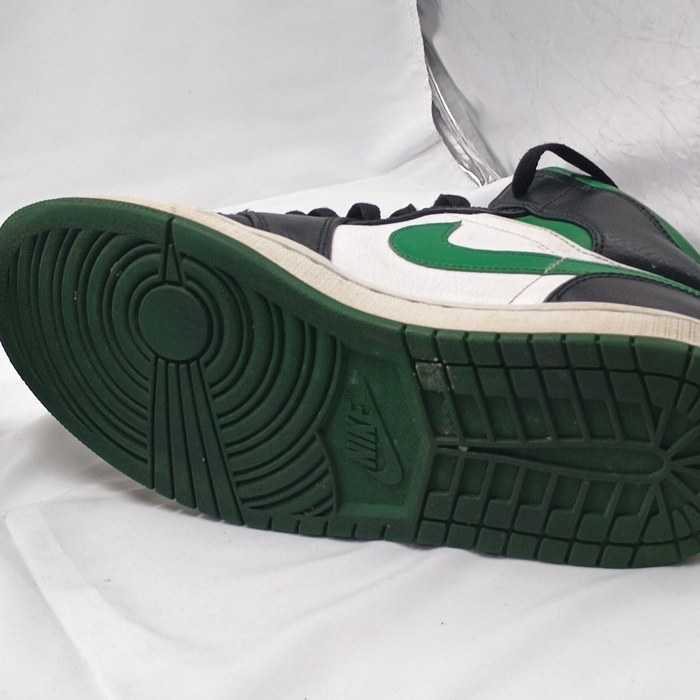 air Jordan 1 mid size 8.5 - Picture 7 of 8